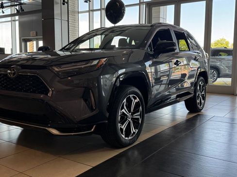 New 2025 Toyota RAV4 SE image 2