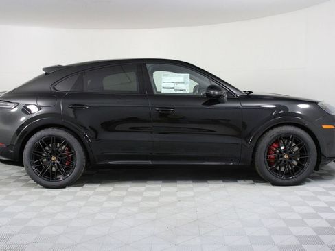 New 2026 Porsche Cayenne GTS image 8