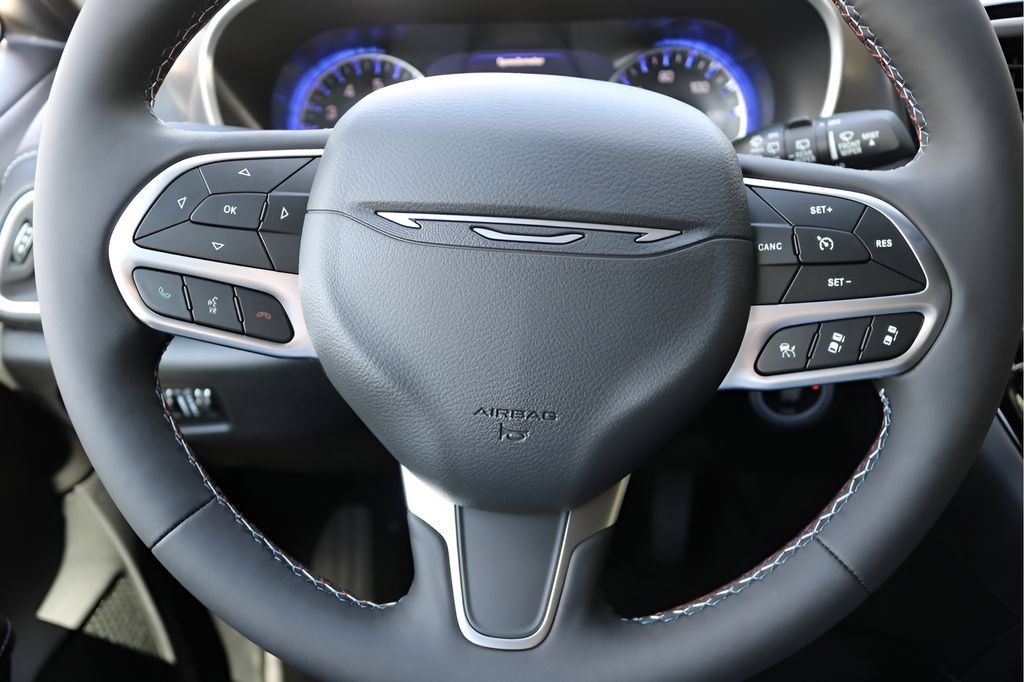 New 2027 Chrysler Pacifica Select FWD image 22