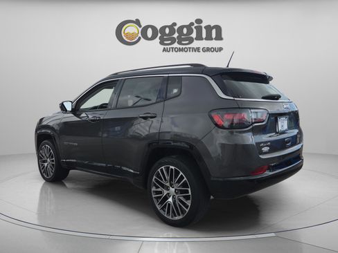 Used 2022 Jeep Compass Limited w/ Elite Group AWD/4WD image 3