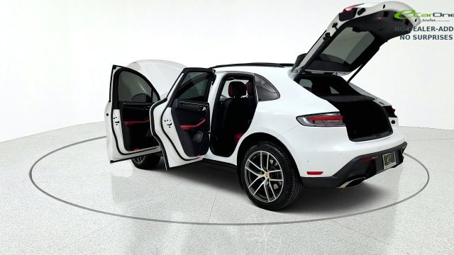 Used 2024 Porsche Macan w/ Premium Plus Package AWD/4WD image 17