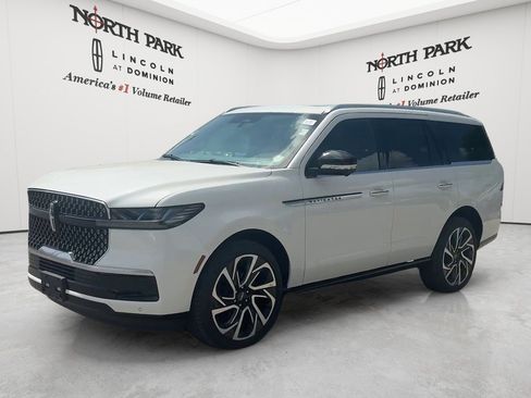 New 2026 Lincoln Navigator Reserve AWD/4WD image 1