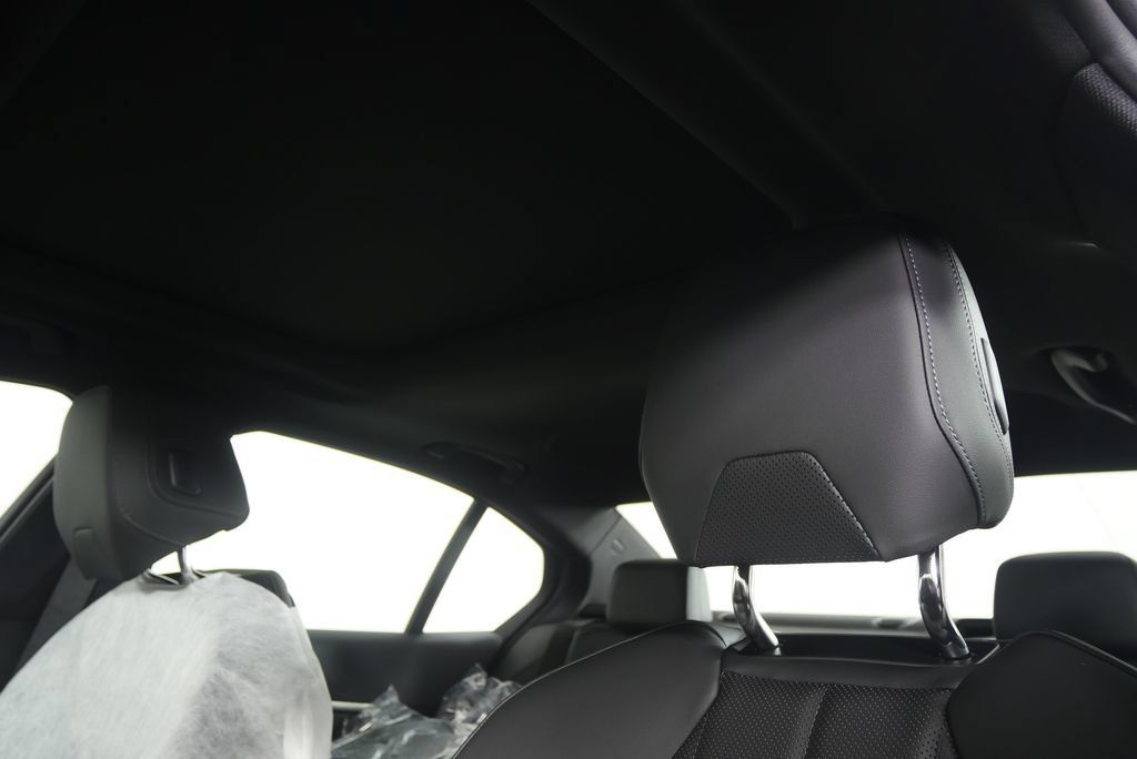 Used 2026 BMW i5 eDrive40 w/ Premium Package RWD image 11