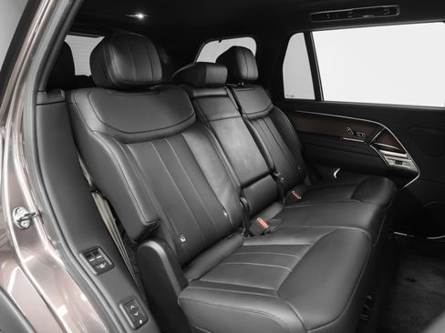 Used 2025 Land Rover Range Rover Long Wheelbase SE AWD/4WD image 31