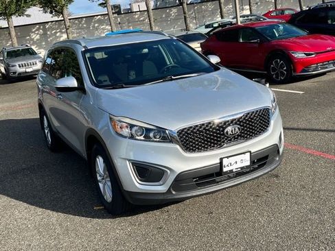 Used 2016 Kia Sorento LX w/ LX Convenience Package image 7