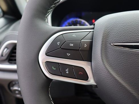 New 2026 Chrysler Pacifica Select FWD image 13