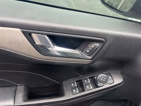 Certified 2021 Ford Escape SE image 17