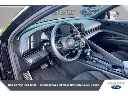 Used 2025 Hyundai Elantra Sport FWD image 12