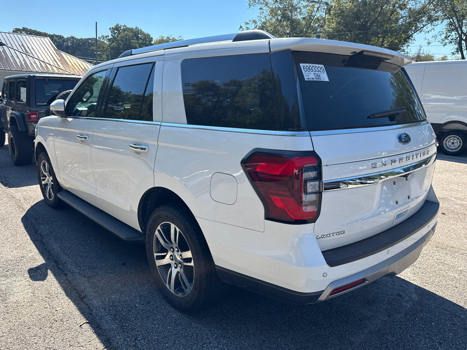Used 2024 Ford Expedition Limited AWD/4WD image 5