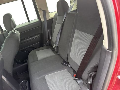 Used 2016 Jeep Patriot Latitude w/ Sun/Sound Group AWD/4WD image 8