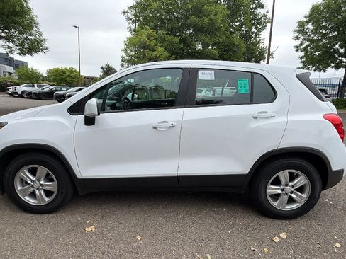 Used 2020 Chevrolet Trax LS FWD image 8