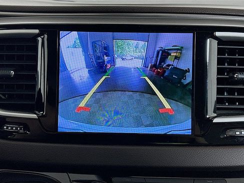 Used 2017 Chrysler Pacifica Touring-L FWD image 16