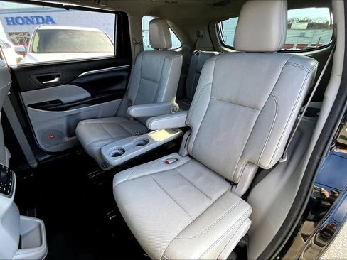 Used 2017 Toyota Highlander Limited Platinum image 19