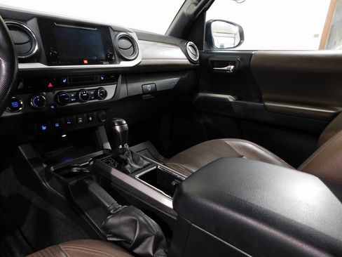 Used 2017 Toyota Tacoma Limited image 58