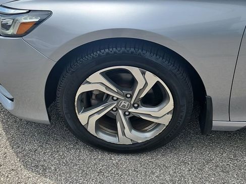 Used 2018 Honda Accord EX image 5