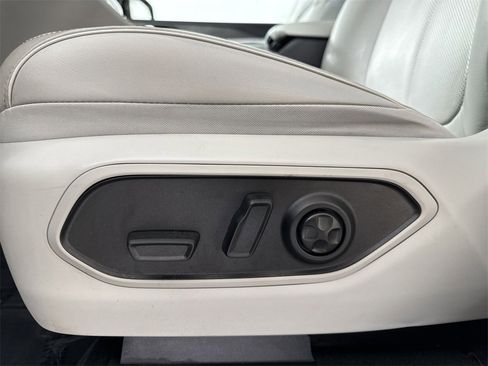 Used 2023 Jeep Grand Cherokee Overland image 14