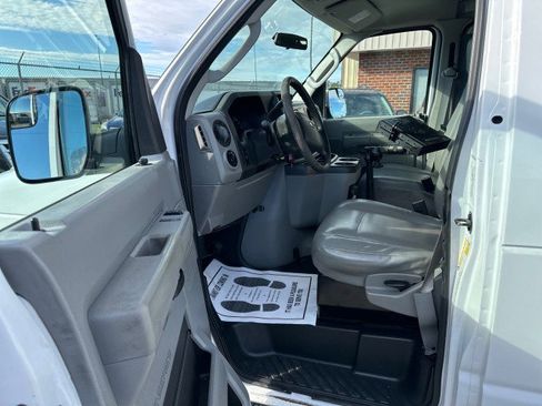Used 2014 Ford E-250 and Econoline 250 w/ Power Group image 15