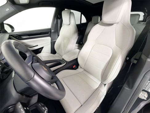 Certified 2025 Porsche Macan Electric RWD image 5
