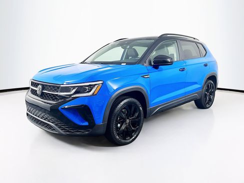 Used 2024 Volkswagen Taos SE image 3