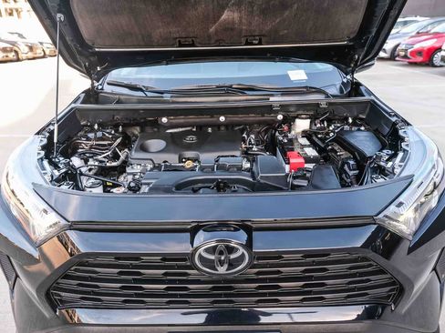 Certified 2025 Toyota RAV4 XLE FWD image 28