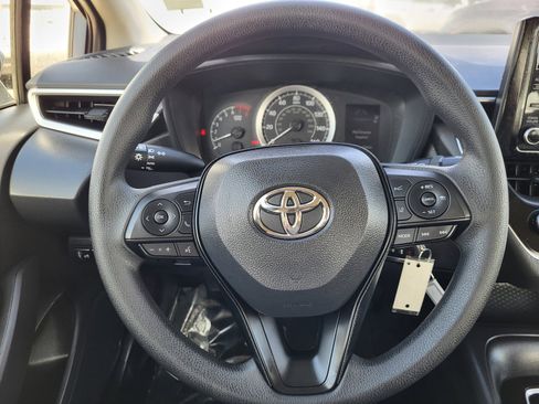 Used 2022 Toyota Corolla LE image 9