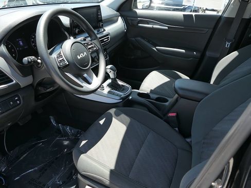 Used 2023 Kia Seltos LX AWD/4WD image 11