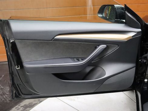 Used 2023 Tesla Model 3 Standard Range image 37