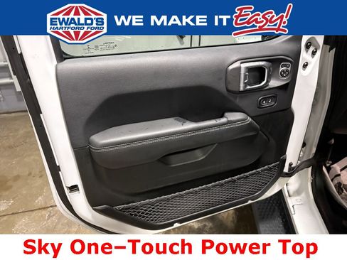 Used 2019 Jeep Wrangler Unlimited Sahara image 20