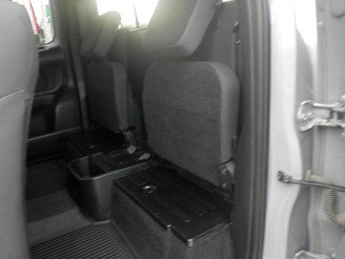 Used 2018 Toyota Tacoma TRD Sport image 18