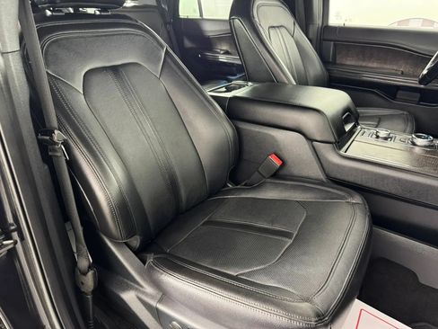Used 2020 Ford Expedition Limited w/ Equipment Group 301A AWD/4WD image 38