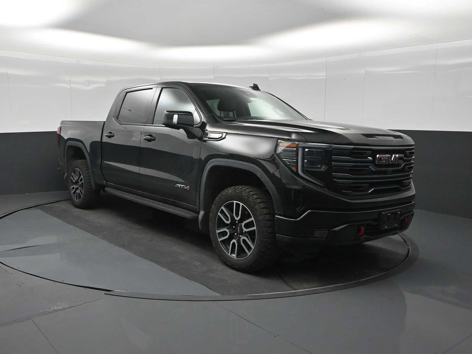 Used 2025 GMC Sierra 1500 AT4 w/ AT4 Premium Package AWD/4WD image 2