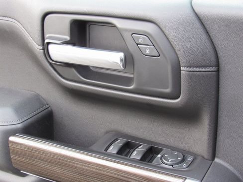 Used 2019 Chevrolet Silverado 1500 LT w/ All-Star Edition image 34