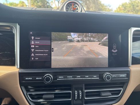 Used 2021 Porsche Macan Base image 23