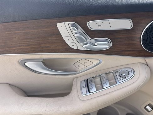 Used 2022 Mercedes-Benz GLC 300 w/ Premium Package Lite image 5