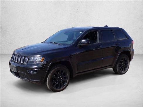Used 2020 Jeep Grand Cherokee Altitude AWD/4WD image 11