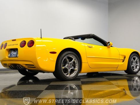 Used 2004 Chevrolet Corvette Convertible w/ Preferred Equipment Group RWD image 28