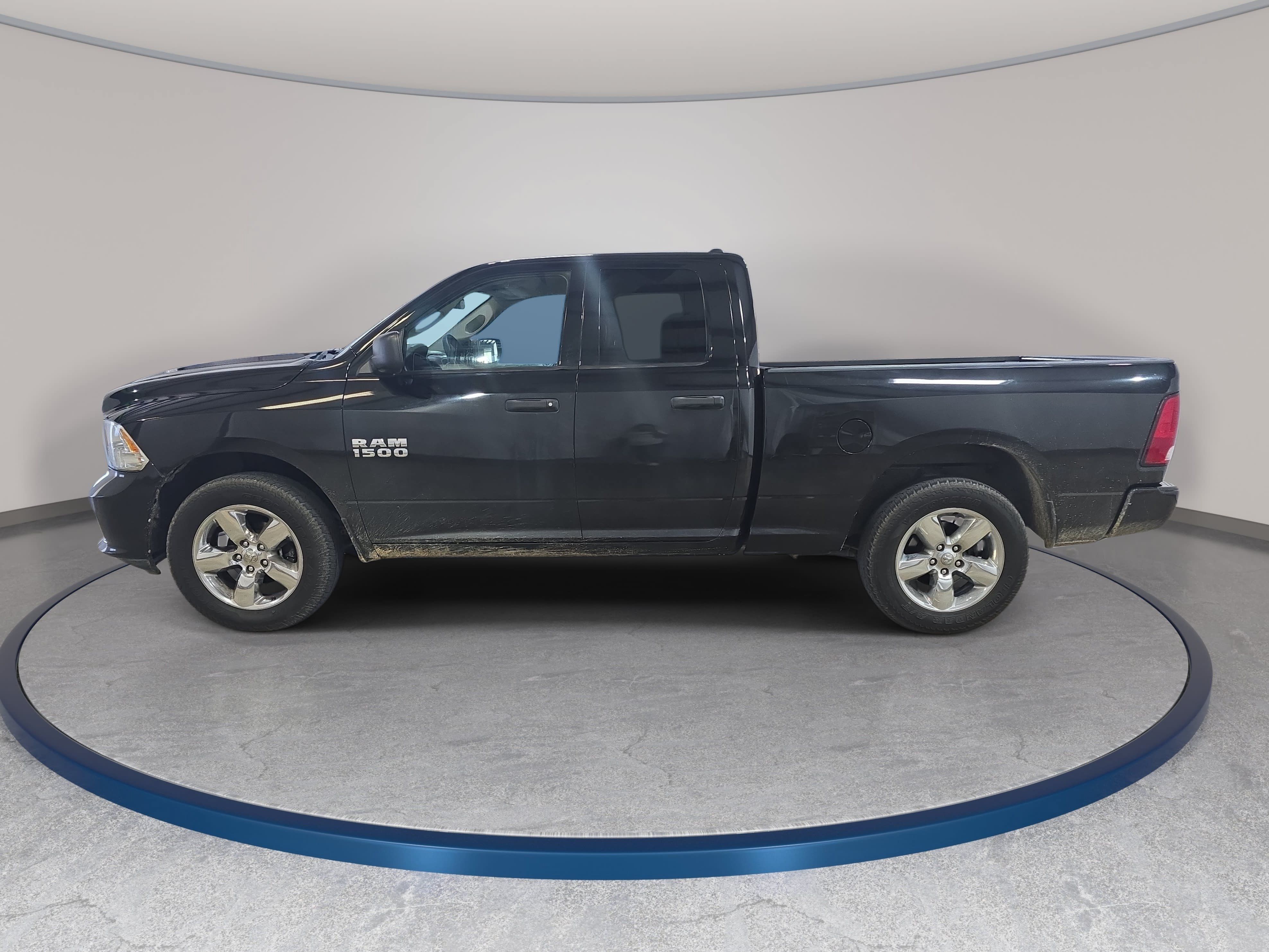 Used 2018 RAM 1500 Express w/ Express Value Package AWD/4WD image 9