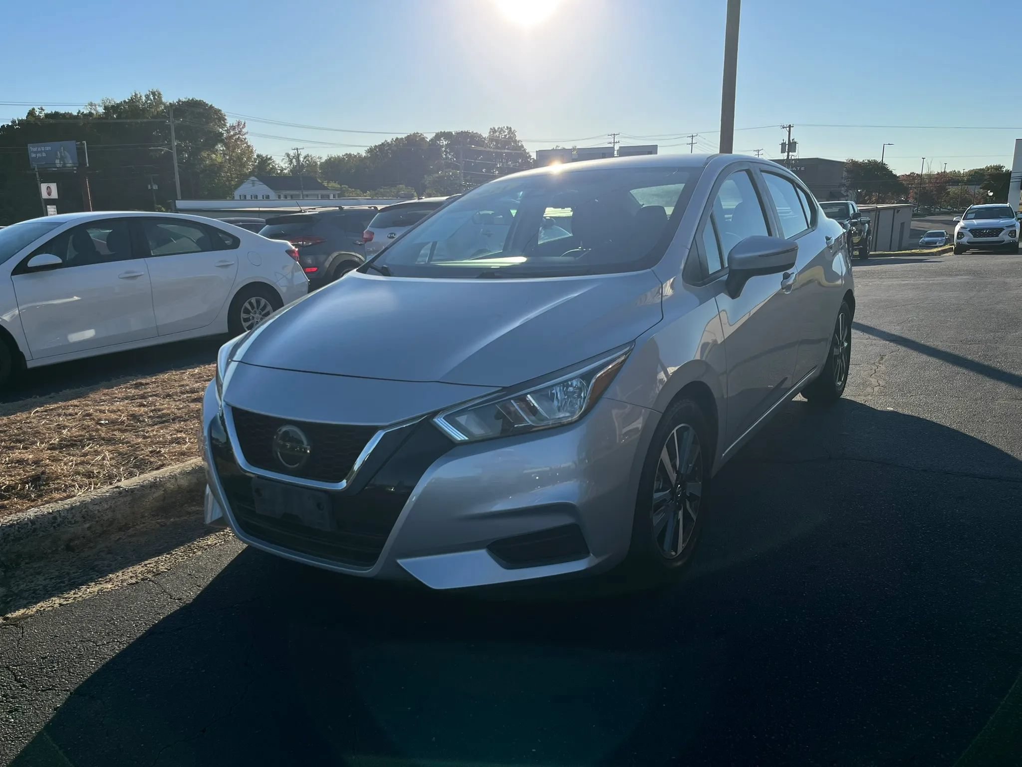 Used 2021 Nissan Versa SV FWD image 3