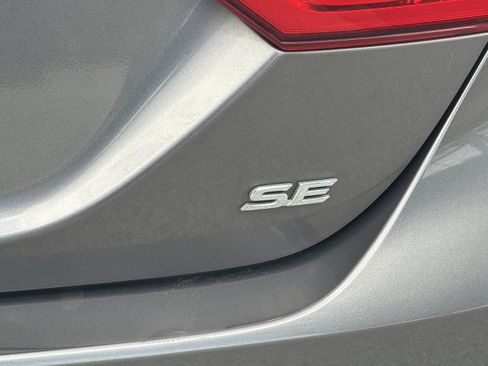 Certified 2018 Toyota Camry SE w/ Convenience Package FWD image 22