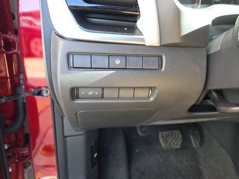 Used 2023 Nissan Rogue SV FWD image 14