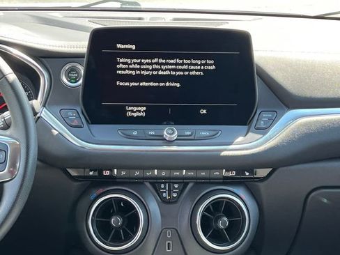 Used 2025 Chevrolet Blazer LT image 18