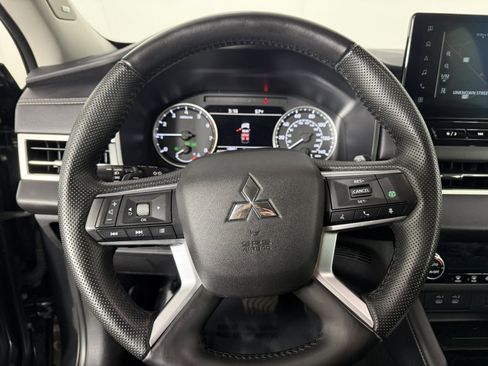 Used 2025 Mitsubishi Outlander AWD image 21