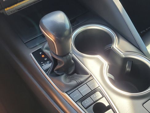 Used 2021 Toyota Camry XLE image 25