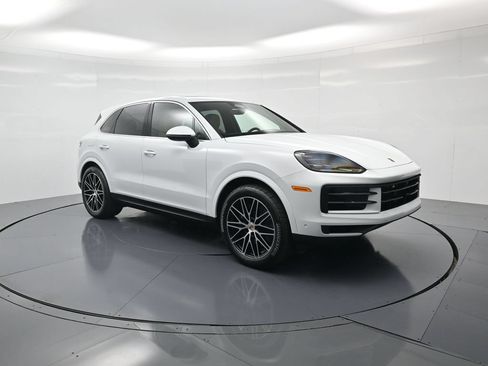 Certified 2026 Porsche Cayenne AWD/4WD image 32