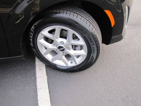 Used 2024 Kia Soul LX w/ Option Group 015 FWD image 25