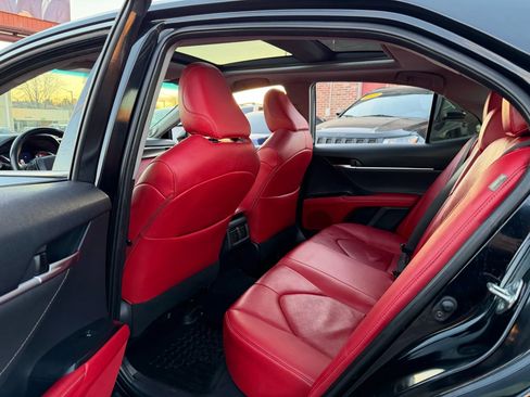 Used 2018 Toyota Camry XSE image 43