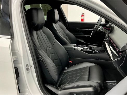 Used 2024 BMW 530i xDrive w/ Premium Package image 10