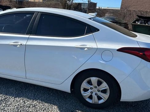 Used 2016 Hyundai Elantra SE image 8