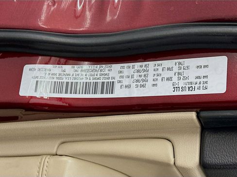 Used 2019 Jeep Grand Cherokee Laredo image 12