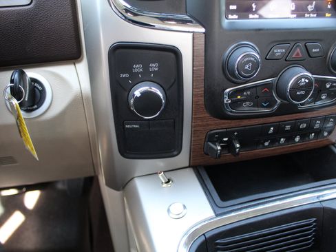 Used 2018 RAM 2500 Laramie w/ Convenience Group AWD/4WD image 33